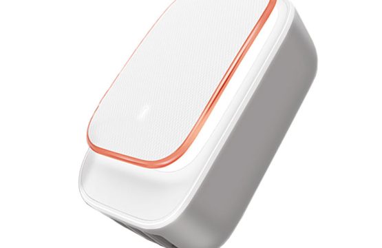 محول شحن A4405 بـ4 منافذ USB وكابل Type-C مزود بمصباح LED ويعمل باللمس أبيض