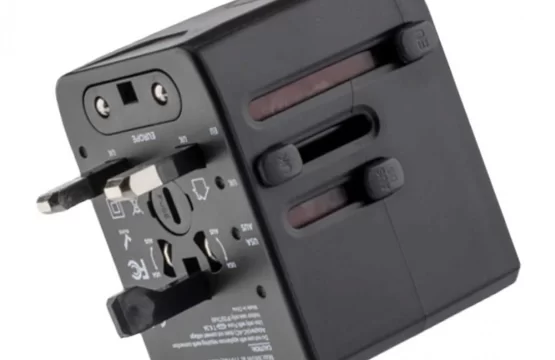 فيش عالمي متعدد المنافذ 45 واط من iPLUS - شحن سريع وآمن أثناء التنقل